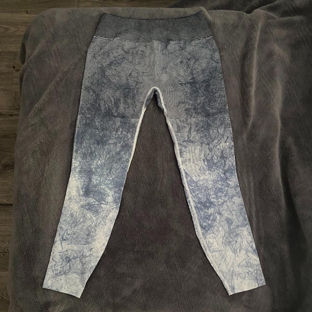 Lululemon Ebb to Train Tight, Wash White / Black / Luna Size 10